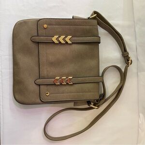 Tan Leather Crossbody Bag with Adjustable Strap